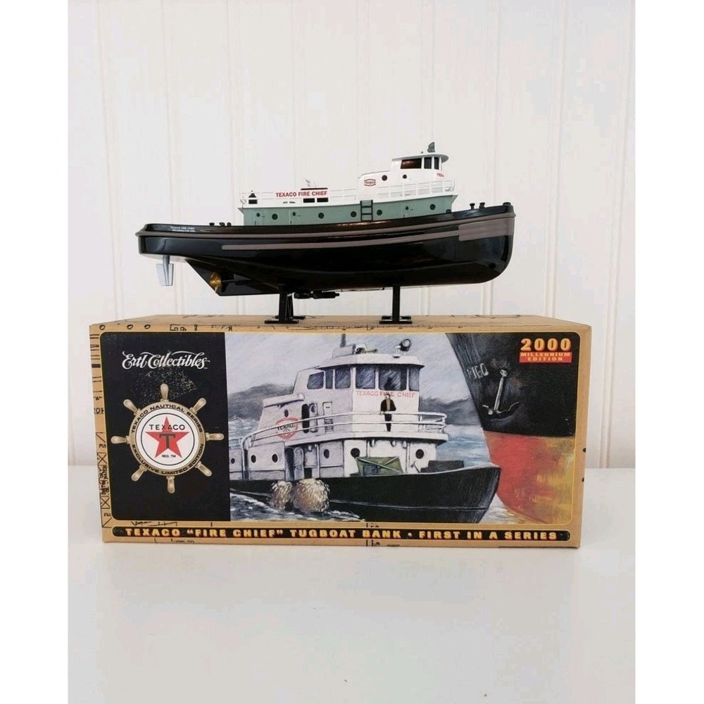 2000 Millennium Edition Texaco Fire Chief Tugboat Bank- Ertl Mint In Sealed Box